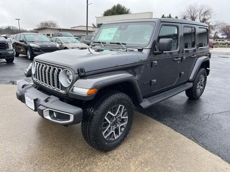 2025 Jeep Wrangler 4-door SaharaImage 3