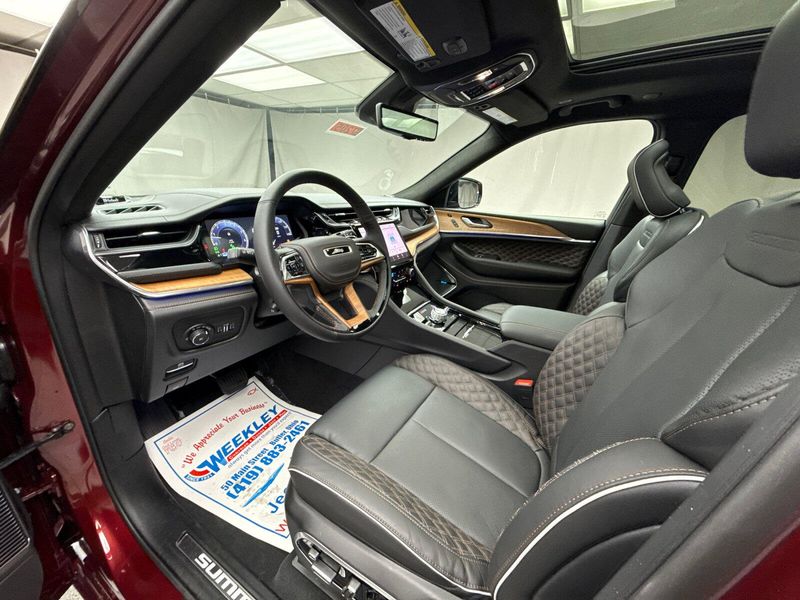 New 2025 Jeep Grand Cherokee L Summit Reserve 4x4Image 9