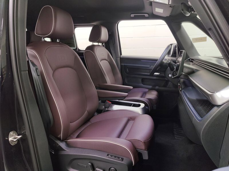 Used 2025 Volkswagen ID. Buzz Pro SImage 4