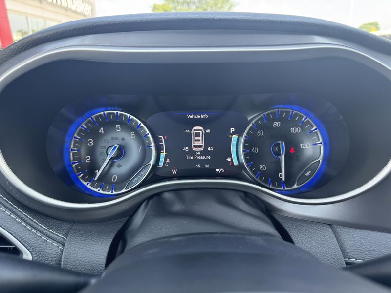 New 2025 Chrysler Pacifica SelectImage 17