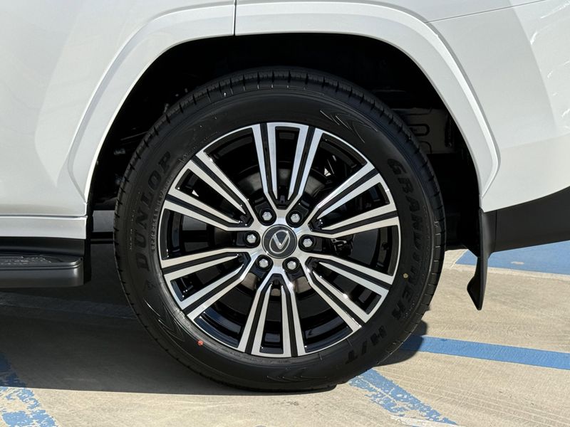 New 2026 Lexus LX 600 LuxuryImage 15