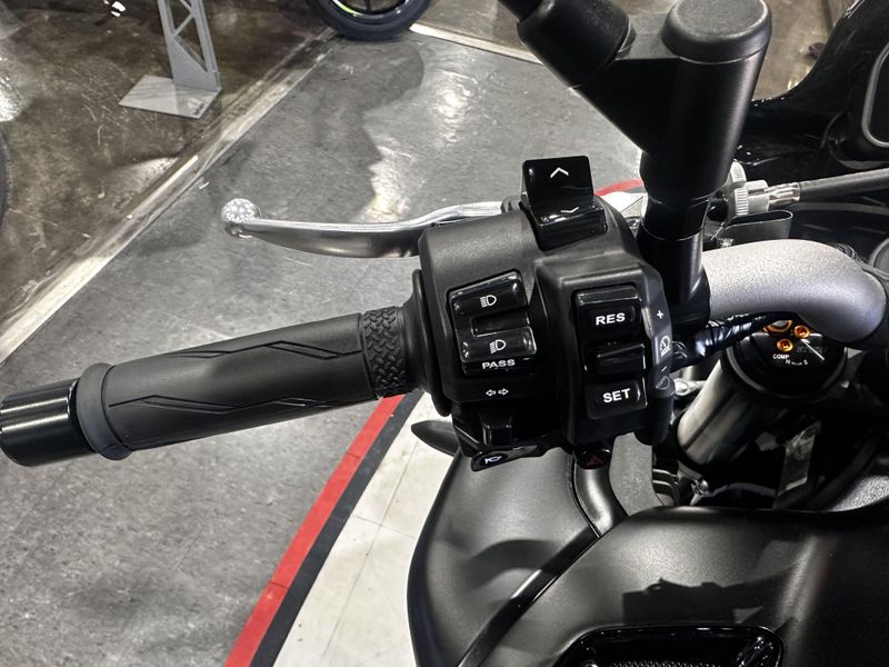 2023 Yamaha MT-10 Image 10