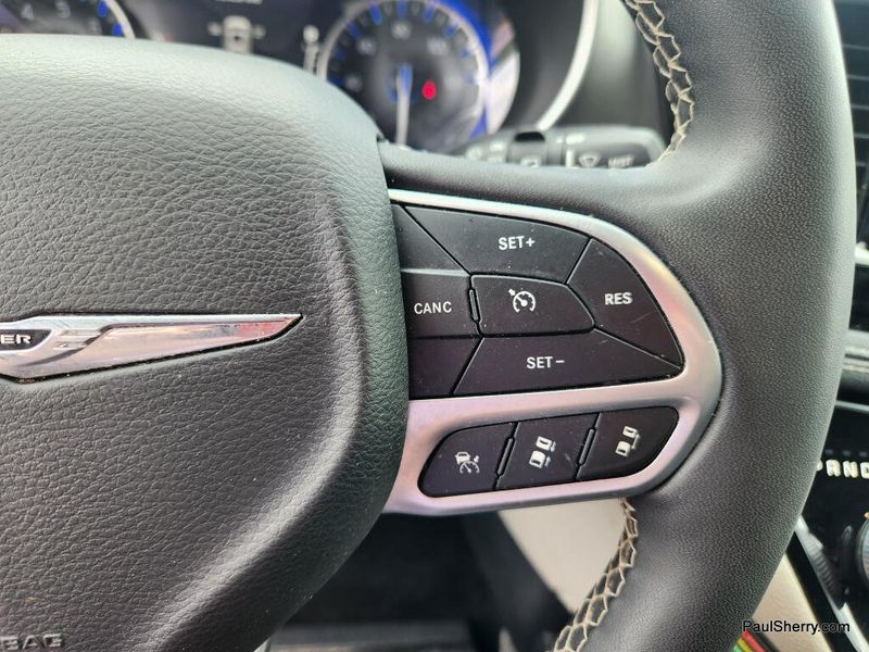 Used 2022 Chrysler Pacifica Touring L