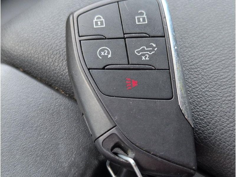 Used 2025 Chevrolet Silverado 1500 LTImage 19