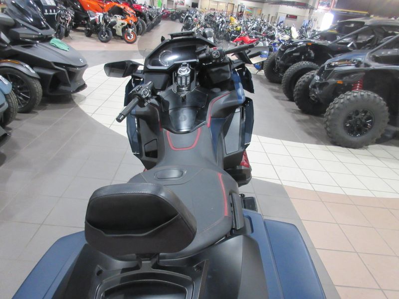 USED 2022 HONDA GOLDWING DCT Image 9