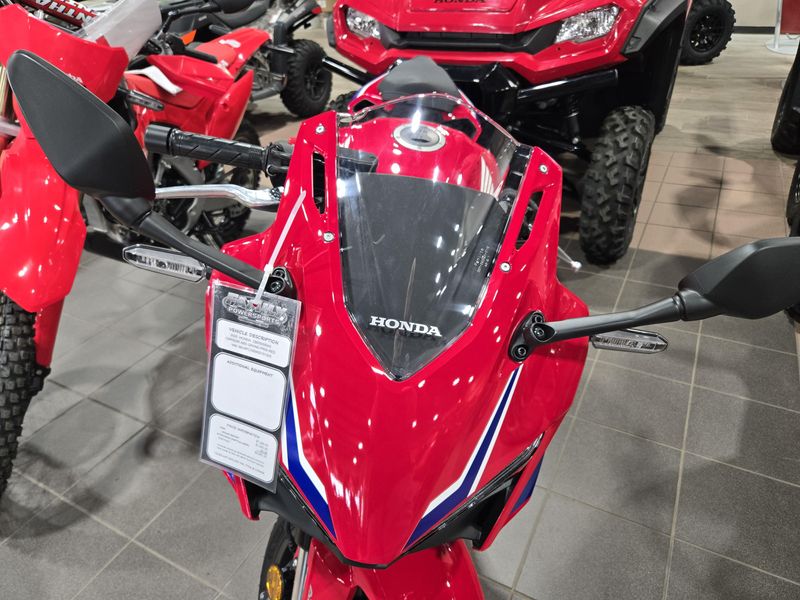 2025 Honda CBR500R ABS GRAND PRIX RED Image 8