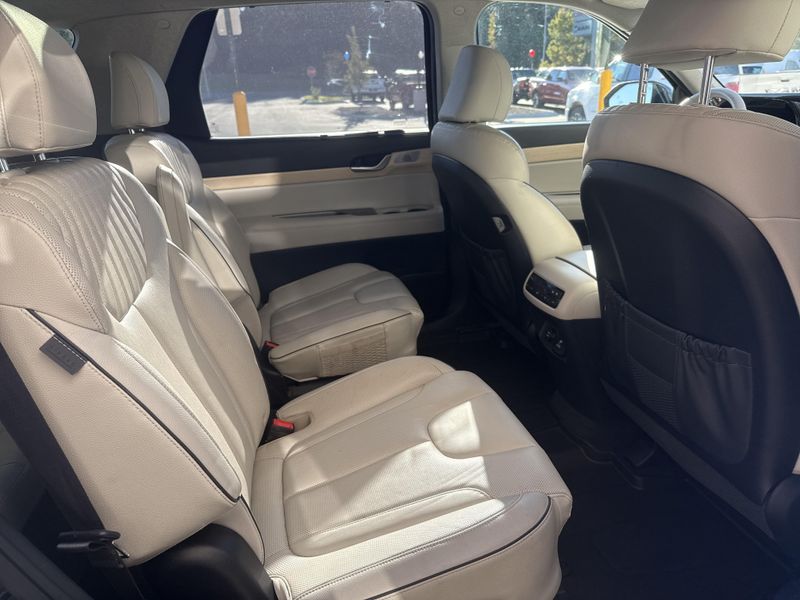 Used 2023 Hyundai Palisade LimitedImage 32