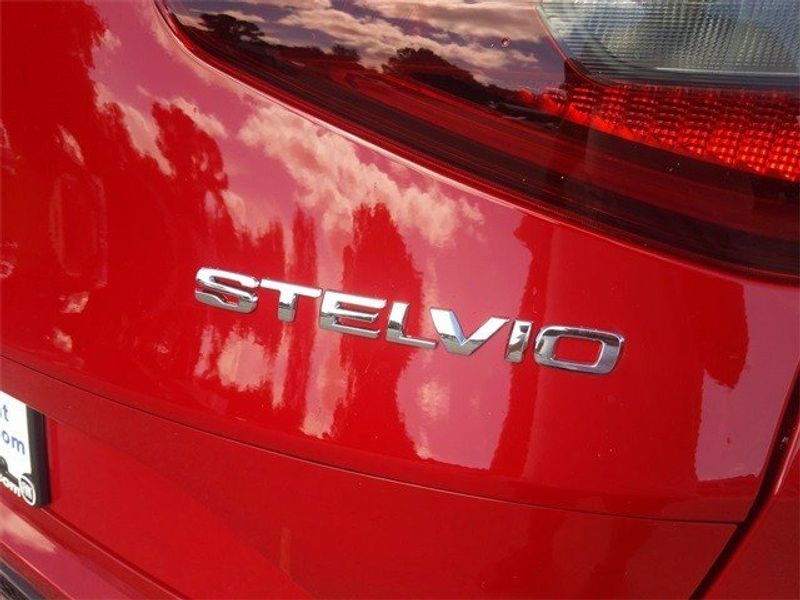 2022 Alfa Romeo Stelvio Veloce AwdImage 10