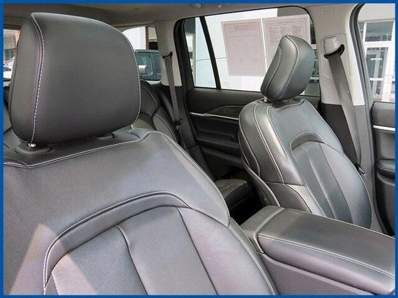 Used 2022 Jeep Grand Cherokee LimitedImage 9