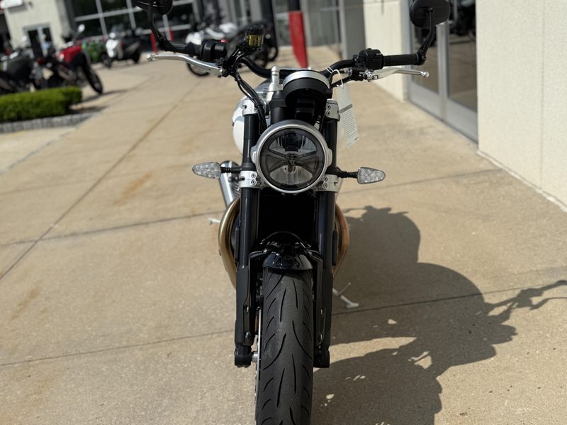 2025 Triumph SPEED TWIN 1200Image 4