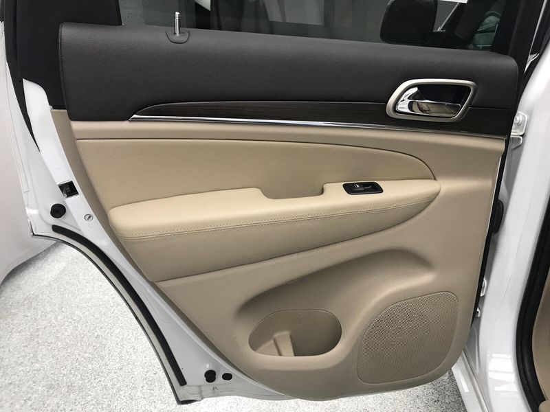 Used 2016 Jeep Grand Cherokee OverlandImage 8