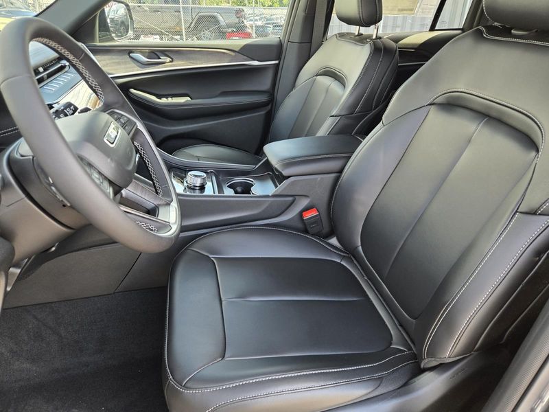 New 2026 Jeep Grand Cherokee Limited 4x2
