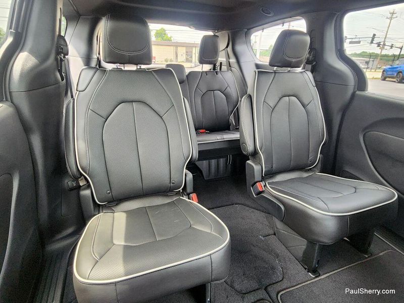 New 2025 Chrysler Pacifica LimitedImage 6