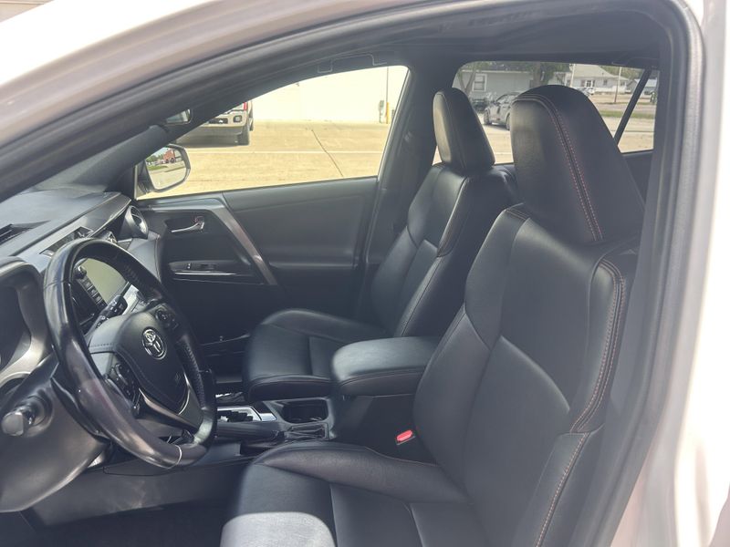 2016 Toyota RAV4 SEImage 12