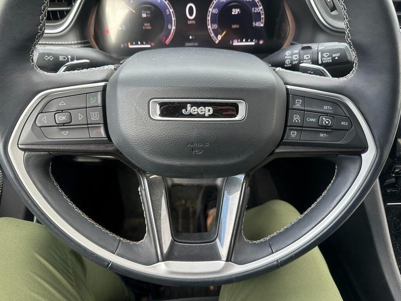 2021 Jeep Grand Cherokee L LaredoImage 3