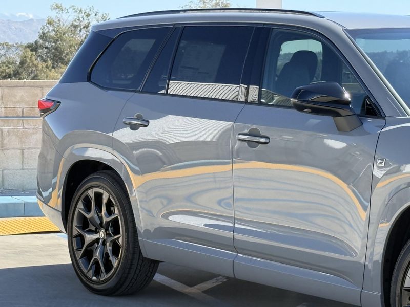 New 2026 Lexus TX 500h F SPORT Performance PremiumImage 5