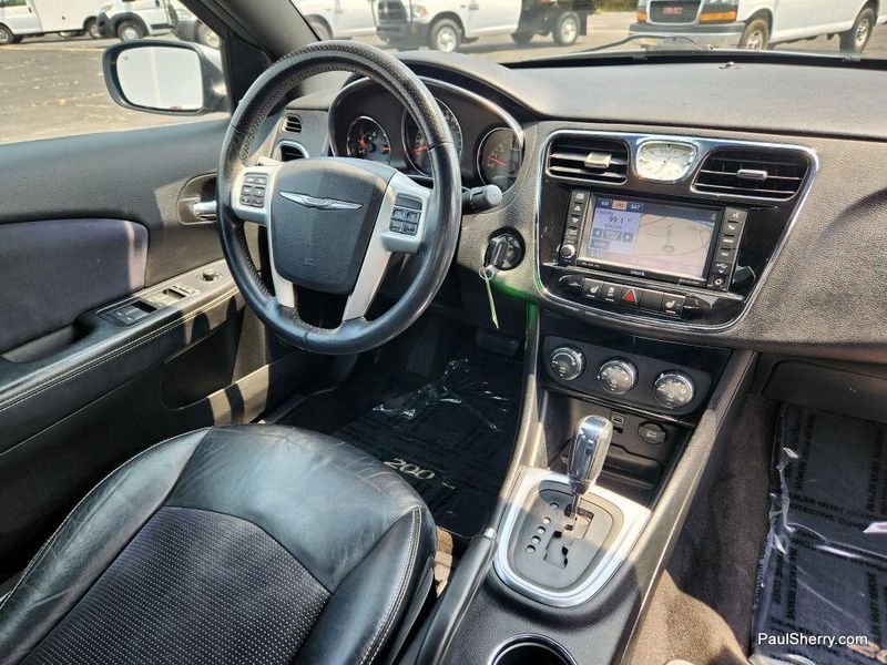 2013 Chrysler 200 Limited SImage 21