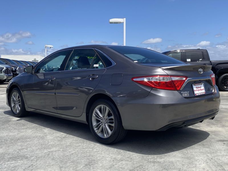 2016 Toyota Camry SEImage 6