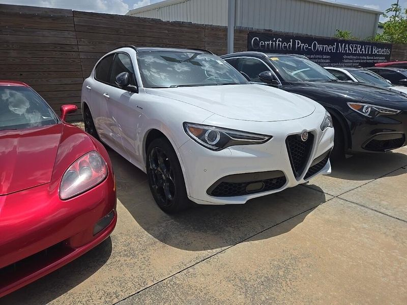 2022 Alfa Romeo Stelvio VeloceImage 2