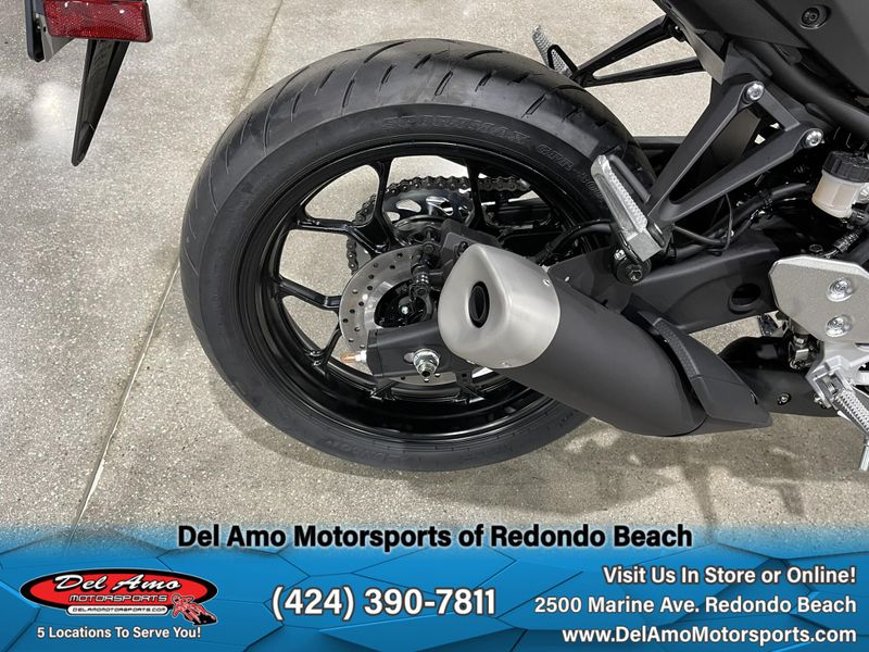 2025 Yamaha YZF-R3 ABS Image 9