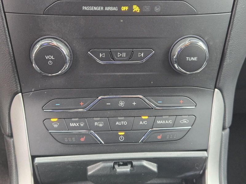 Used 2019 Ford Edge SEL FWD