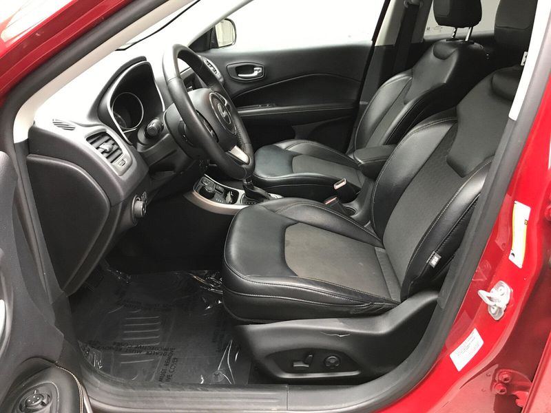 2017 Jeep Compass Latitude photo 4