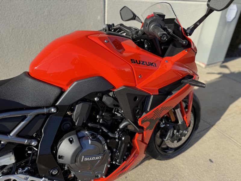 2026 Suzuki GSX 8RImage 8