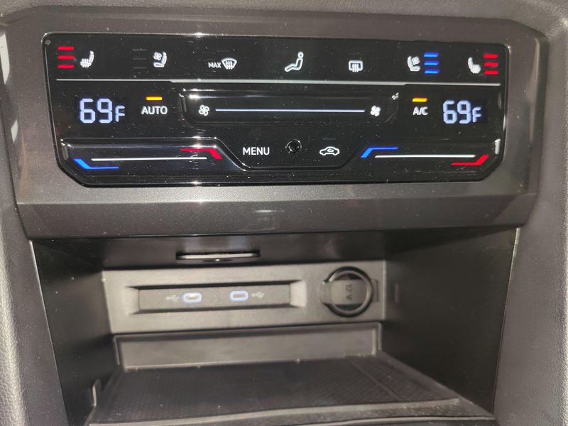 Used 2024 Volkswagen Tiguan AWD SEL R-Line w/Sunroof/NavImage 25