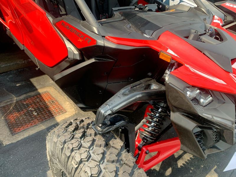 New 2025 Can-Am MAVERICK R MAX X 999T DCT Image 17