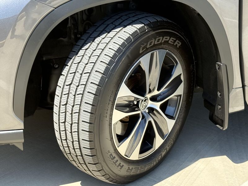 Used 2022 Toyota Highlander XLEImage 17