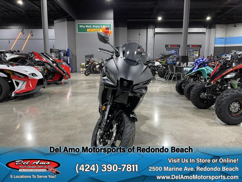 2025 Yamaha YZF-R3 ABS Image 16