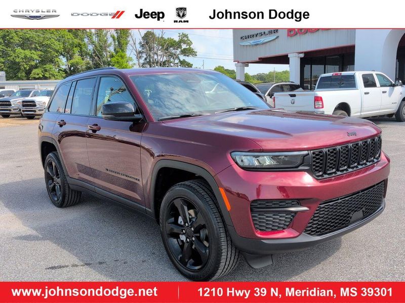 New 2025 Jeep Grand Cherokee Altitude X 4x2Image 1