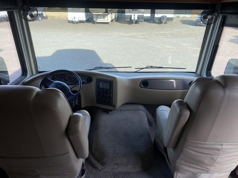 Used 2016 HOLIDAY RAMBLER VACATIONER 34ST MOTOR HOME Image 18