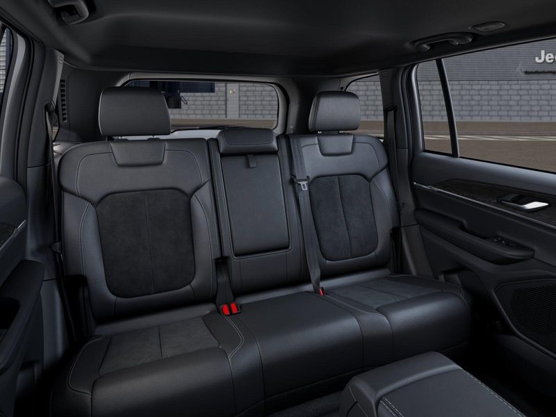 New 2026 Jeep Grand Cherokee Laredo Altitude 4x4Image 15