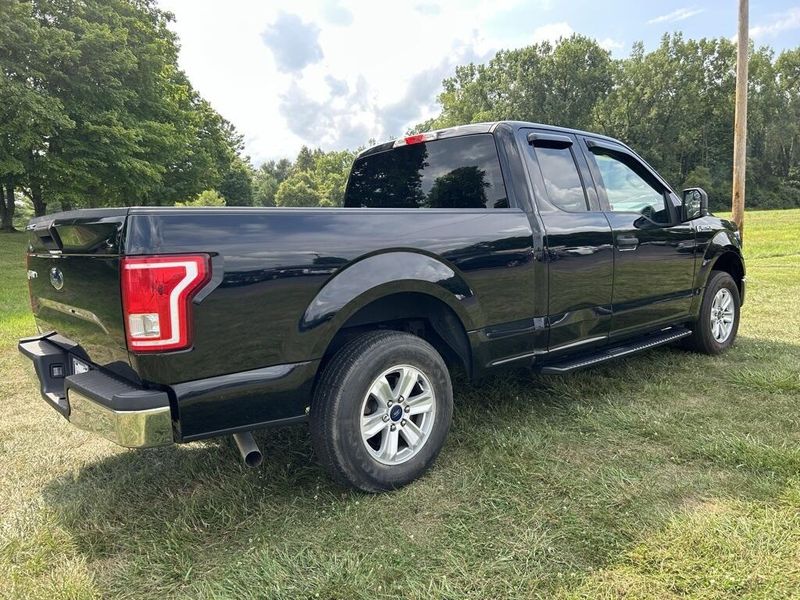2017 Ford F-150 XLT photo 3