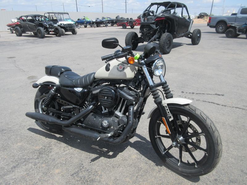 USED 2022 HARLEY SPORTSTER IRON 883 Image 1
