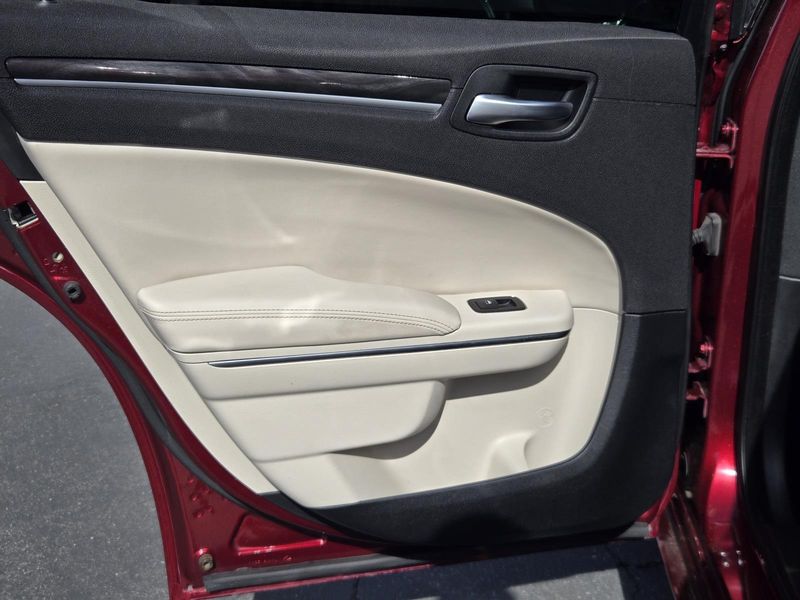Used 2017 Chrysler 300 Limited RWD