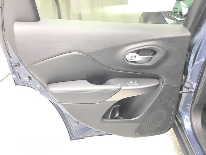 Used 2020 Jeep Cherokee Latitude PlusImage 13