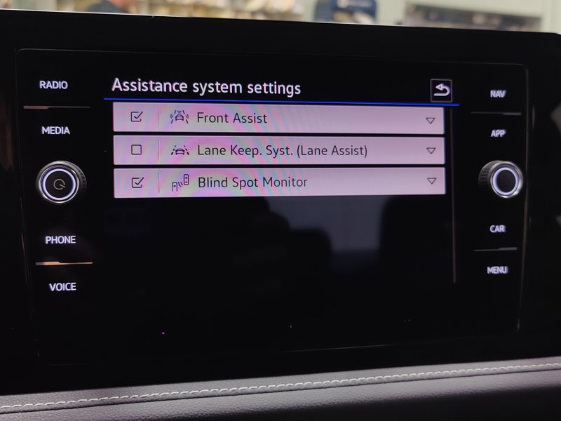 Used 2025 Volkswagen Jetta SEL w/Sunroof & NavigationImage 9