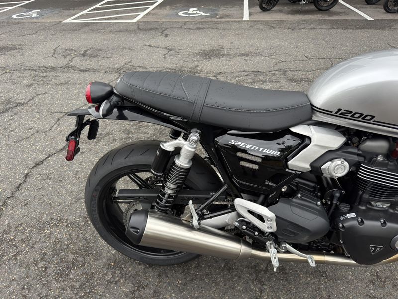2025 Triumph Speed Twin 1200 - ALUMINUM SILVER 