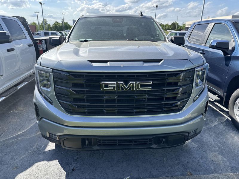 2023 GMC Sierra 1500 ElevationImage 2