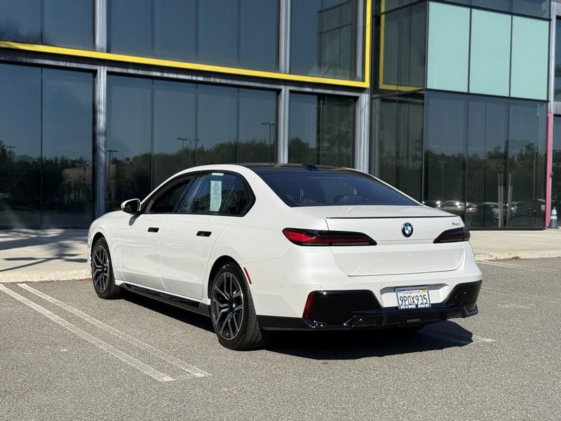 2025 BMW 7 Series 740iImage 8