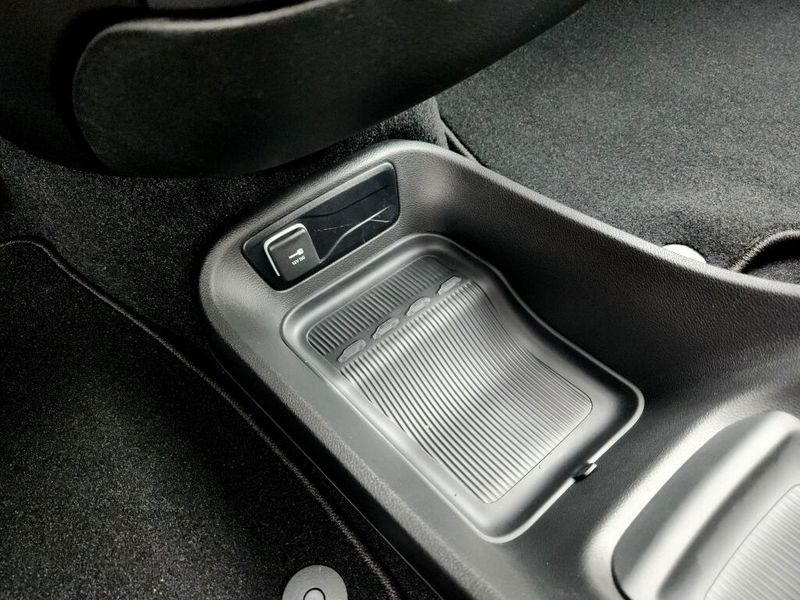 New 2027 Chrysler Pacifica Select