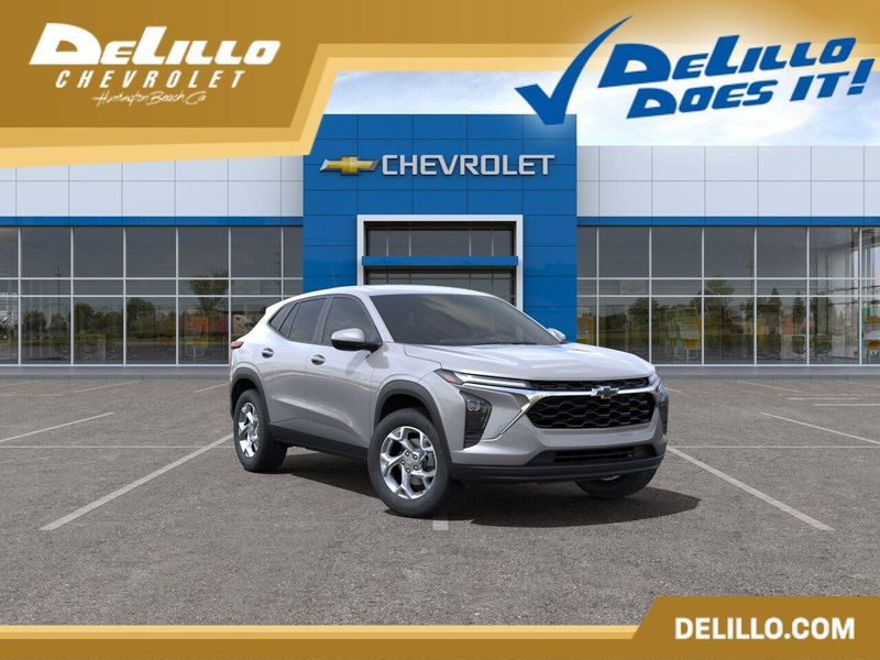 2025 Chevrolet Trax LSImage 1