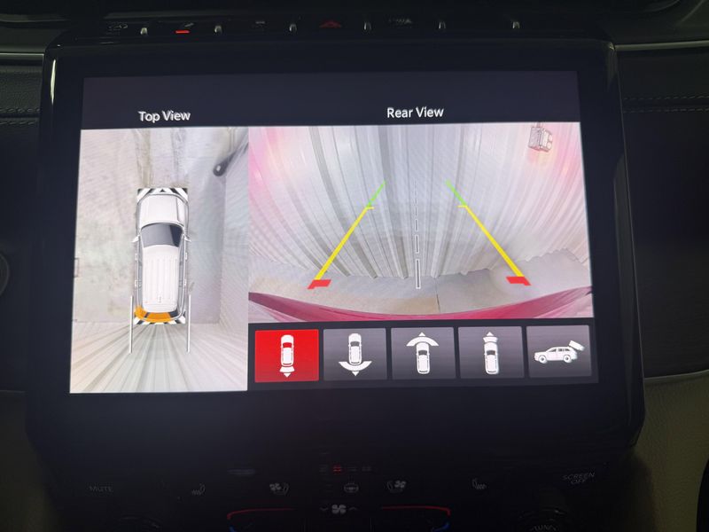 New 2025 Jeep Grand Cherokee Limited 4x4Image 15