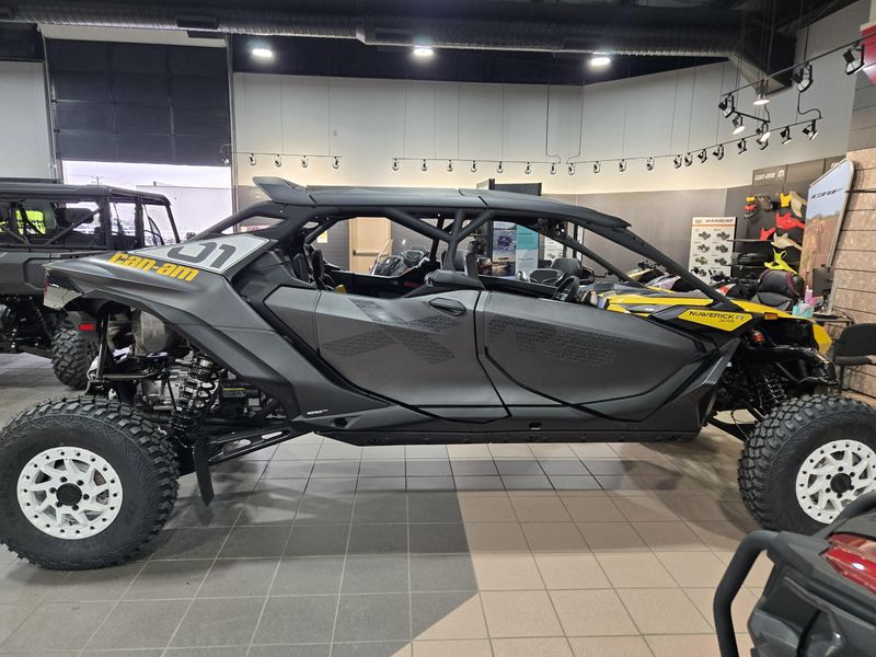 2025 Can-Am MAVERICK R MAX X RS WITH SMARTSHOX 999T DCT CARBON BLACK AND NEO YELLOWImage 2