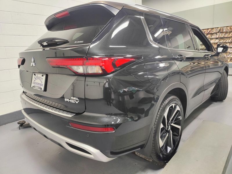 Used 2023 Mitsubishi Outlander PHEV SEL AWD 40th Anniv w/Sunroof/NavImage 15