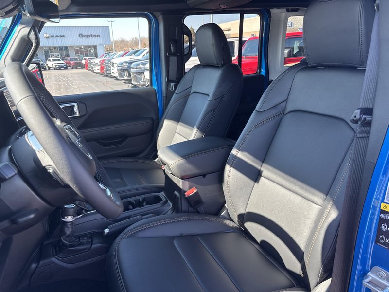 New 2026 Jeep Wrangler 4-door SaharaImage 27