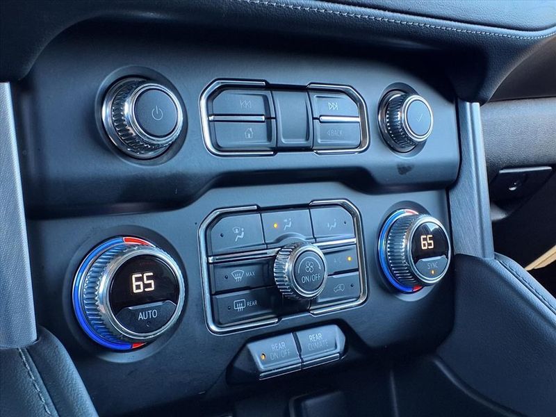 Used 2022 GMC Yukon SLEImage 24