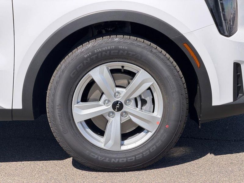 New 2026 Kia Sorento LXImage 9